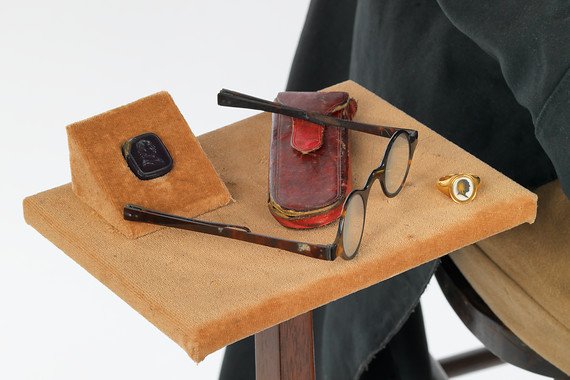 Netflix, please stop commissioning Wattpad fanfiction